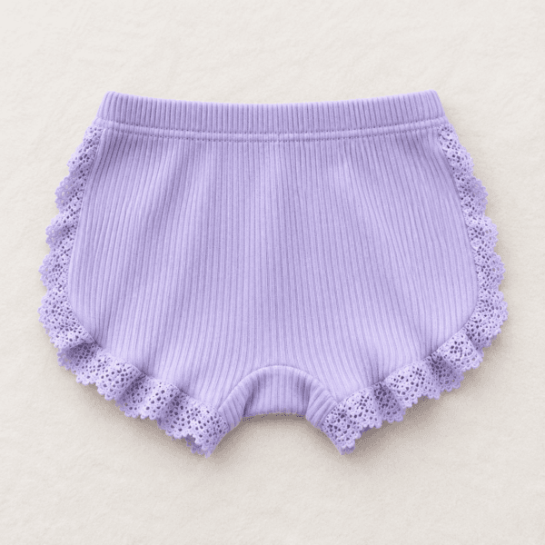 Short cubrecalzón con volados color lila