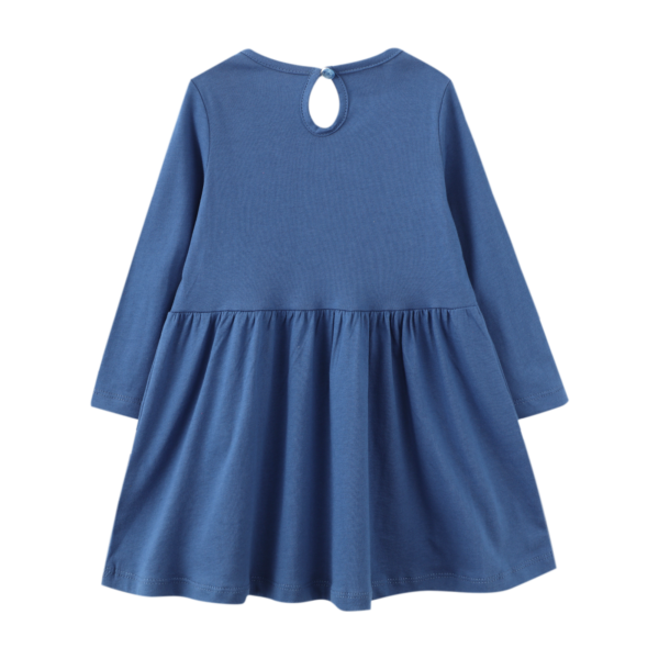 Vestido confeccionado con mangas largas