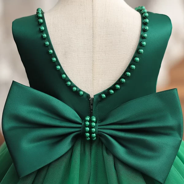 Vestido de fiesta con lazo y perlas