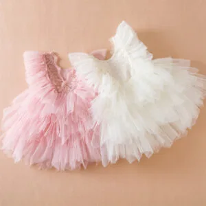 Vestido de niña con tull en capas
