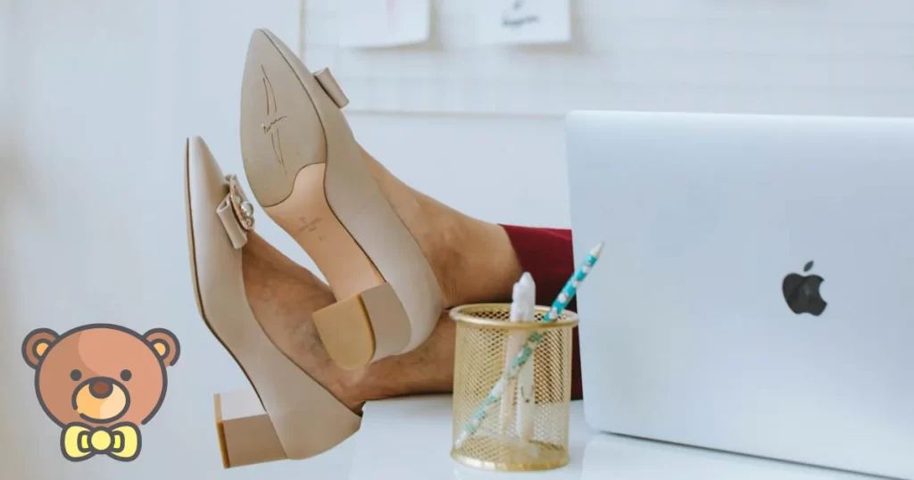 Ejemplos de displays, fotos y estrategias visuales para destacar las colecciones de ropa infantil