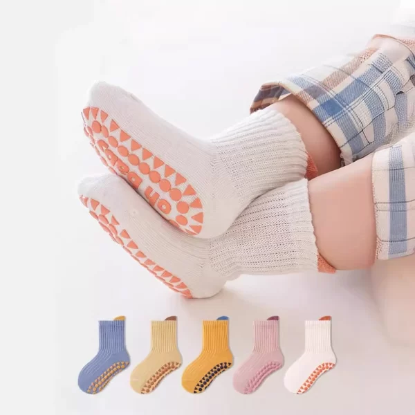 Pack de tres calcetines antideslizantes para bebé