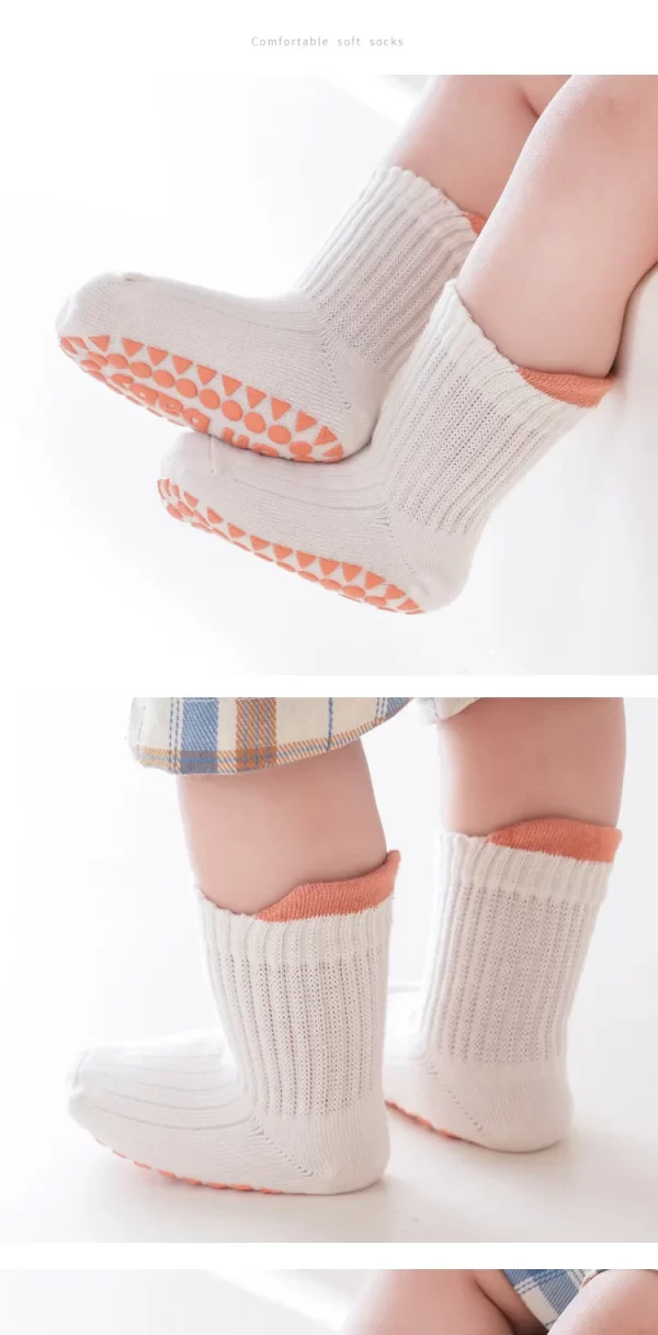 Pack de tres calcetines antideslizantes para bebé
