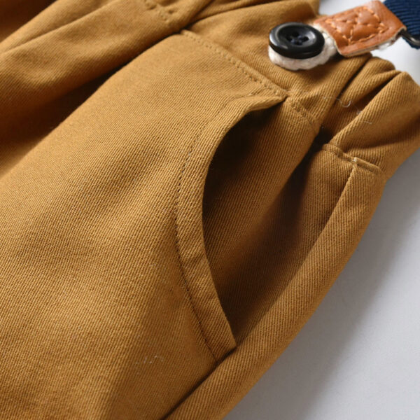 Conjunto de vestir con tirantes y lazo