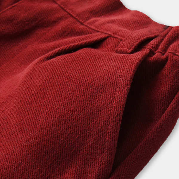 Set de pantalón de vestir, tirantes y lazo color rojo