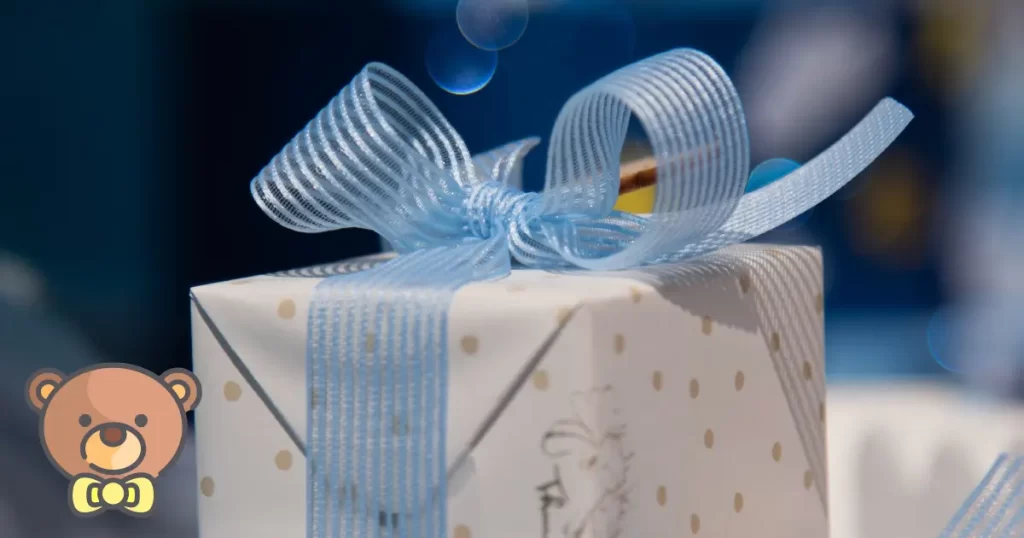 Packaging que enamora: ideas para empaquetar ropa de bebé como regalo
