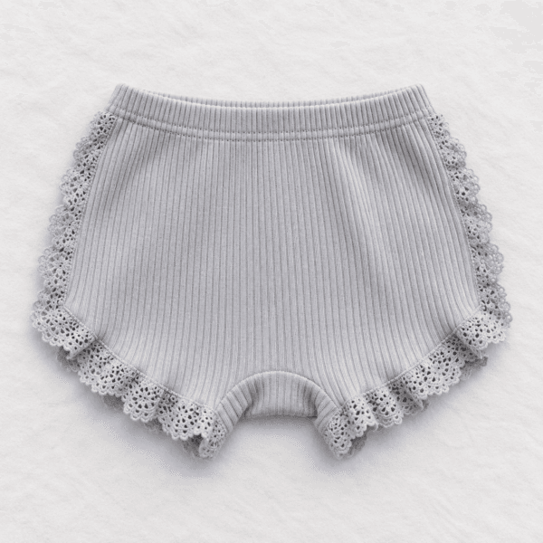 Short cubrecalzón con volados